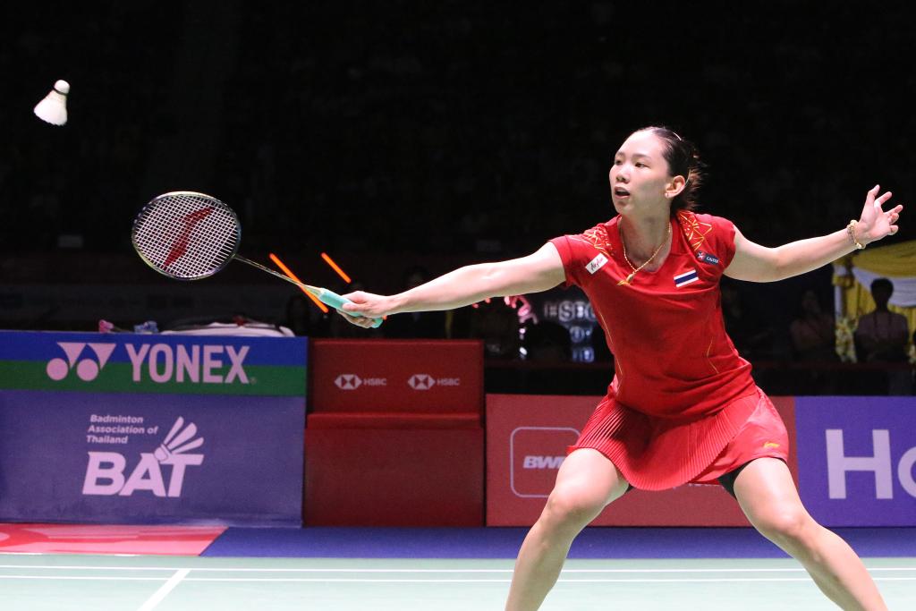 头球攻门成 头球攻门成